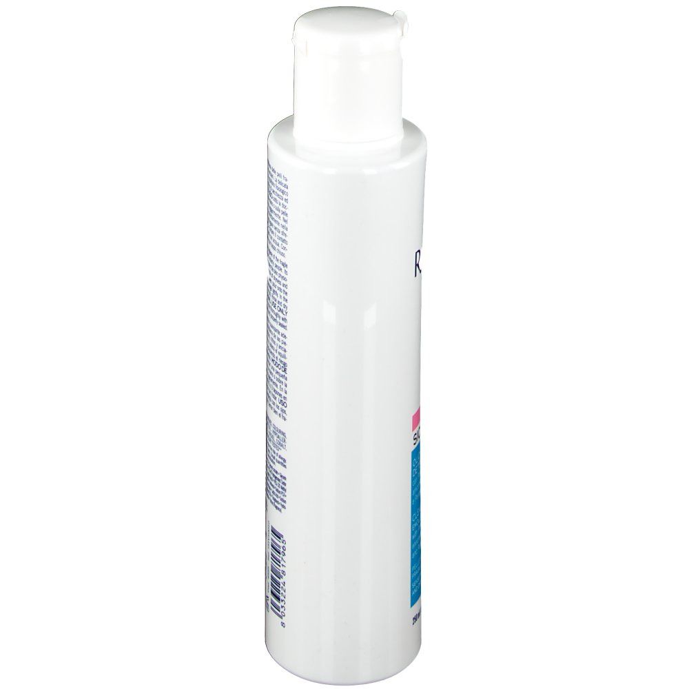 Vue latérale du RILASTIL® Sicurphase. Flacon blanc avec bouchon blanc. Étiquette bleue visible.