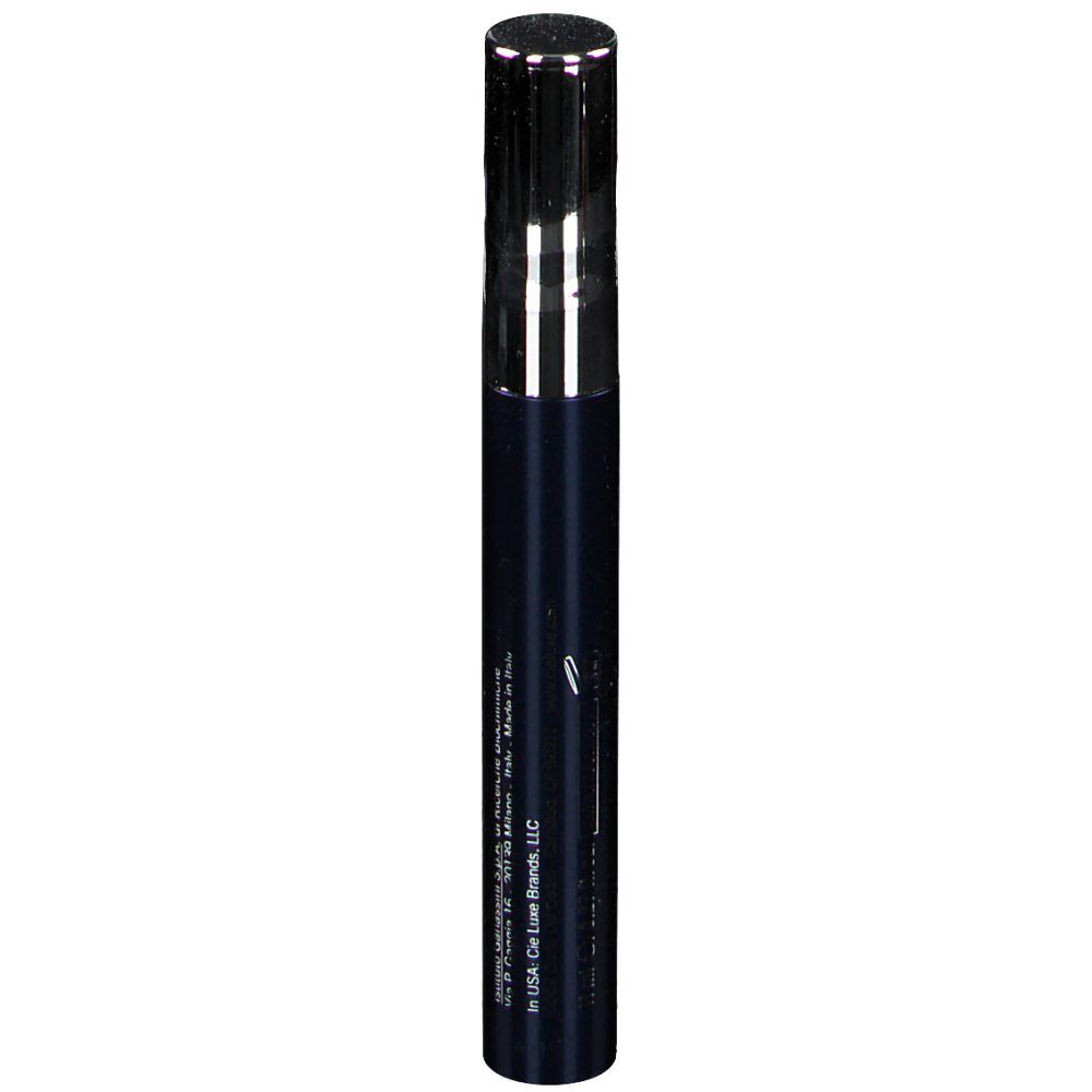 Mascara-Tube mit silberfarbenem Deckel. Schwarze Tube mit weißen Schriftzügen. Aufschrift: Car Luse Brands, LLC.