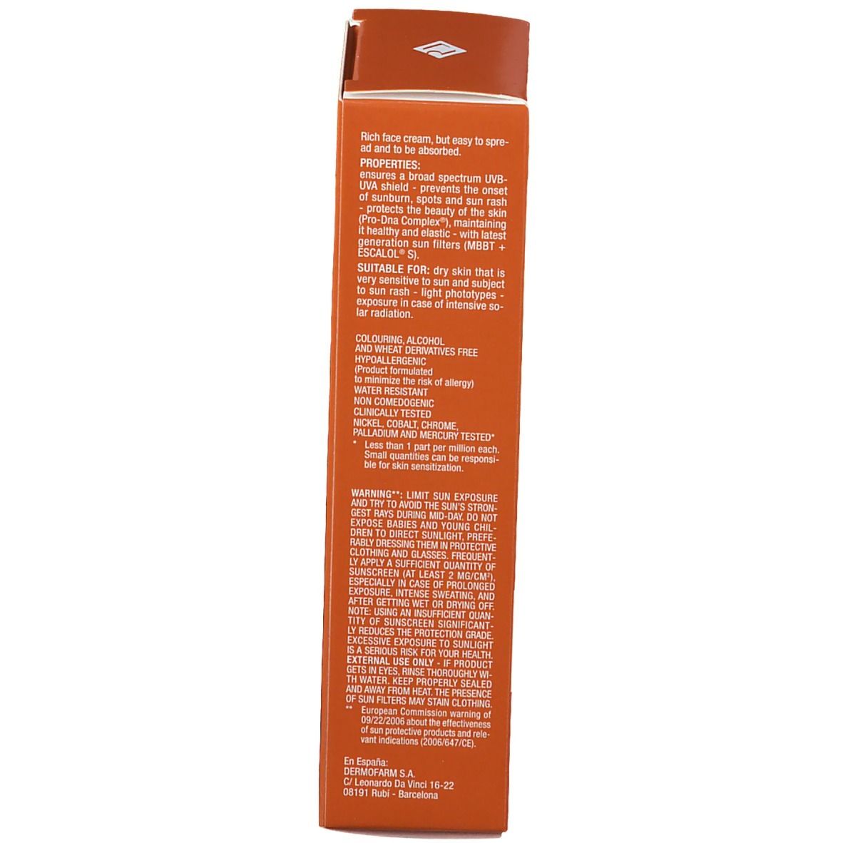 Côté de l'emballage. Texte en anglais. Contient des informations sur le produit, les ingrédients et les avertissements.