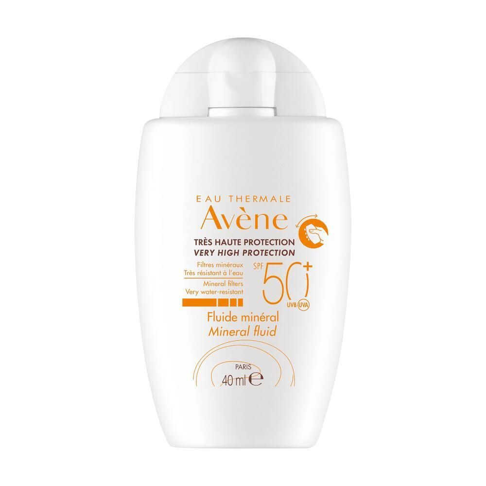 Weiße Flasche mit Sonnenfluid. Aufschrift: Eau Thermale Avène, SPF 50+. Mineralisches Fluid.