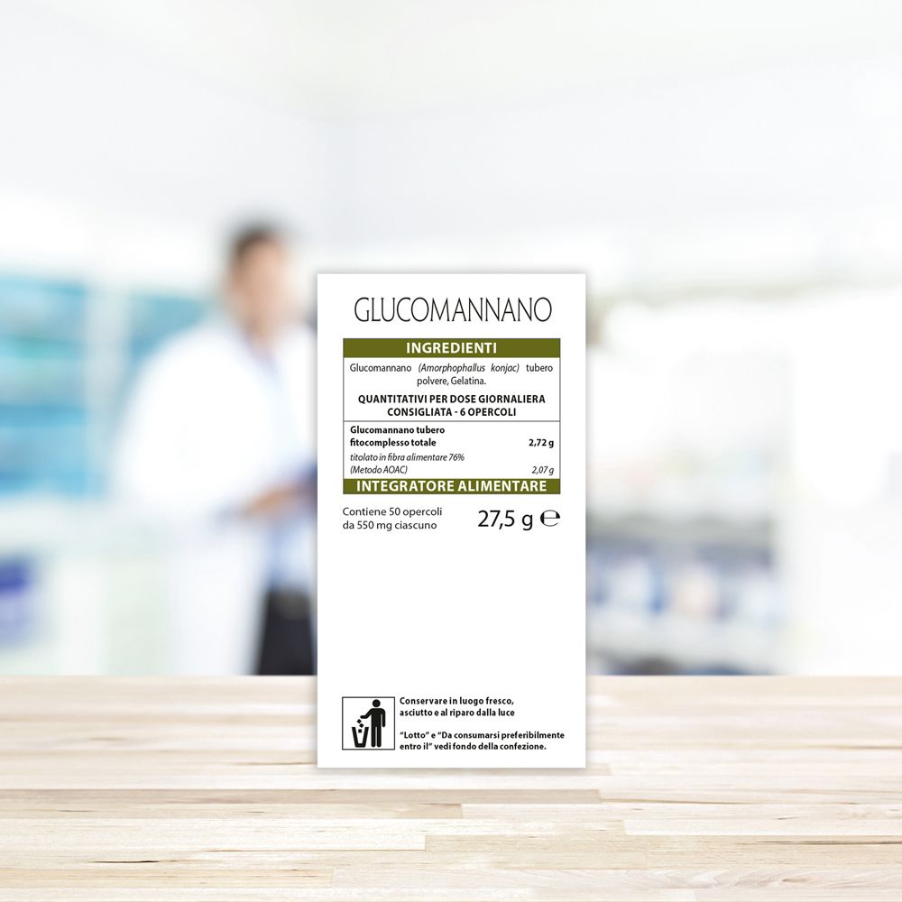 Gros plan sur l'emballage du produit. Inscription : Glucomannano, ingrédients, 27,5 g. Arrière-plan : pharmacie floue.