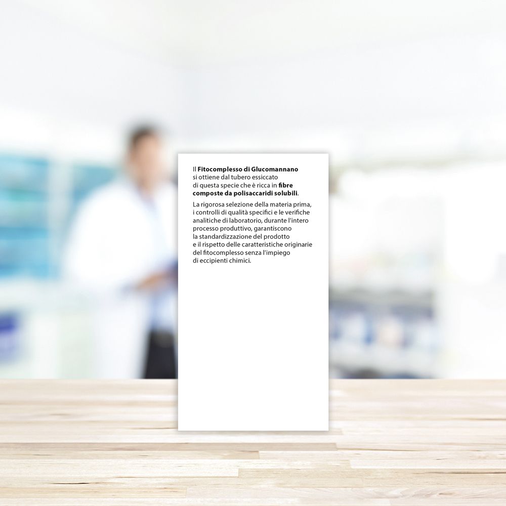 Dos de l'emballage du produit. Inscription : Mode d'emploi, précautions. Arrière-plan : pharmacie floue.