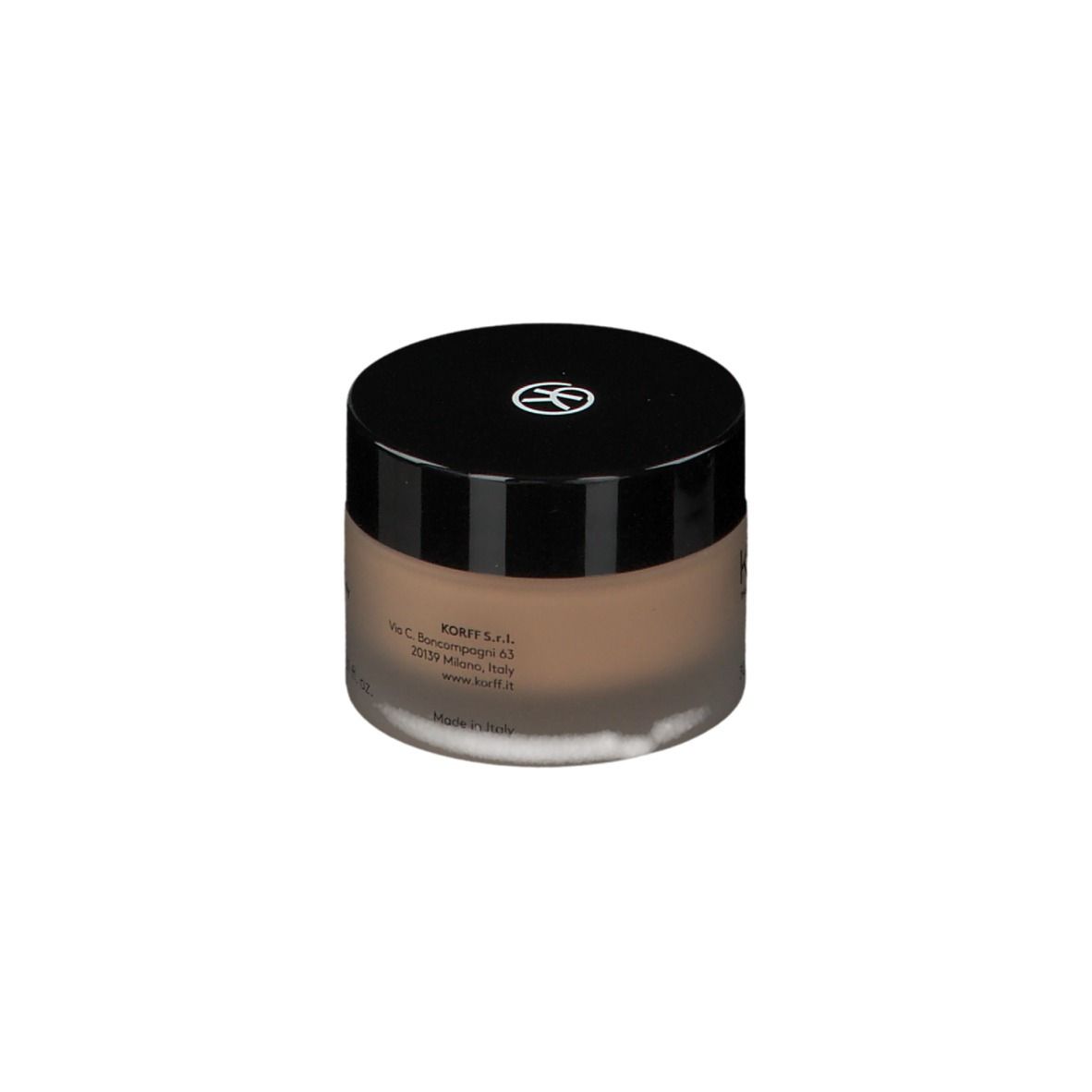 KORFF Lifting-Effekt-Creme-Foundation 05. Braune Creme in einem Tiegel mit schwarzem Deckel. Herstelleradresse und Produktbezeichnung sichtbar.