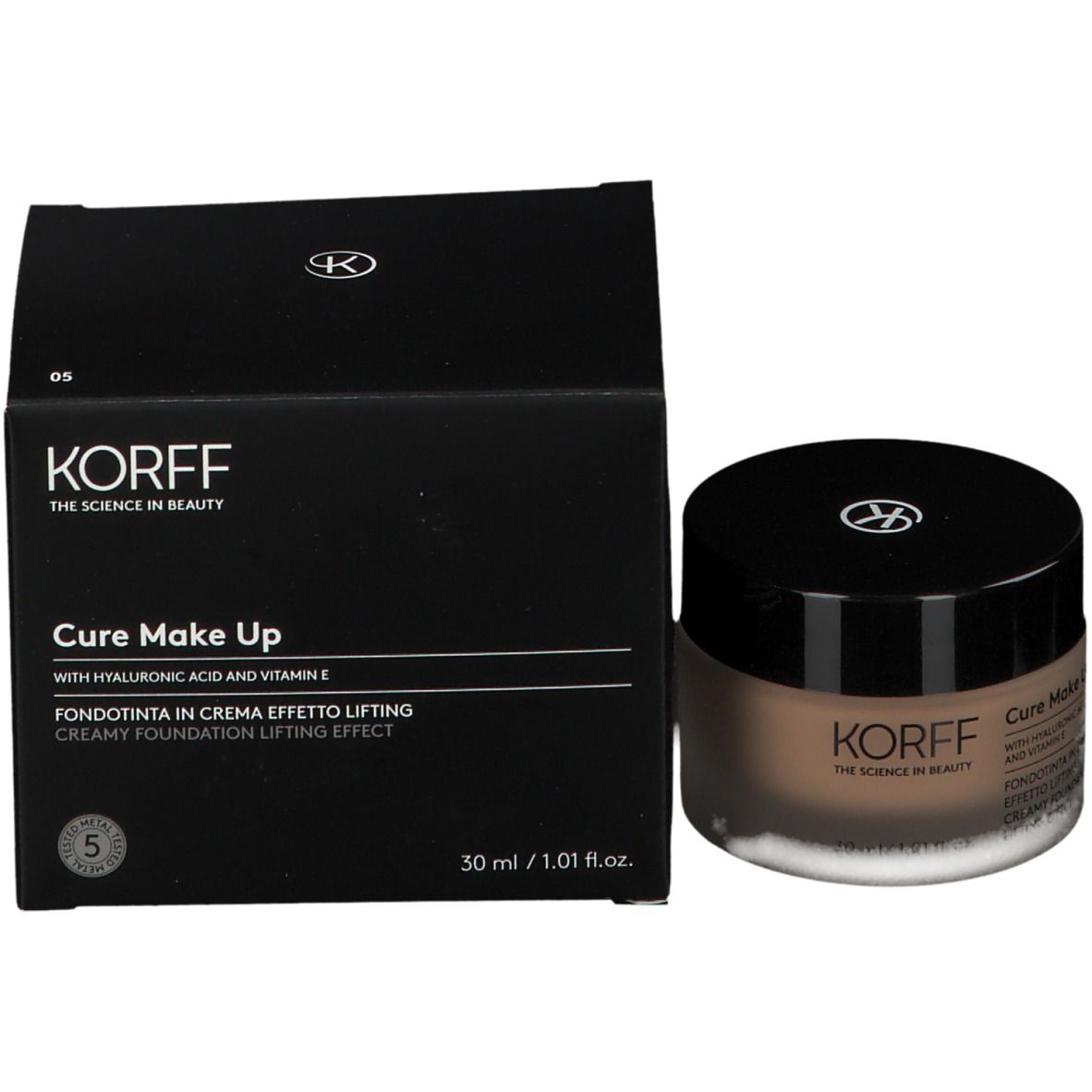 KORFF Lifting-Effekt-Creme-Foundation 05 und Verpackung. Schwarze Schachtel und Tiegel. Produktbezeichnung und Inhaltsstoffe sichtbar.