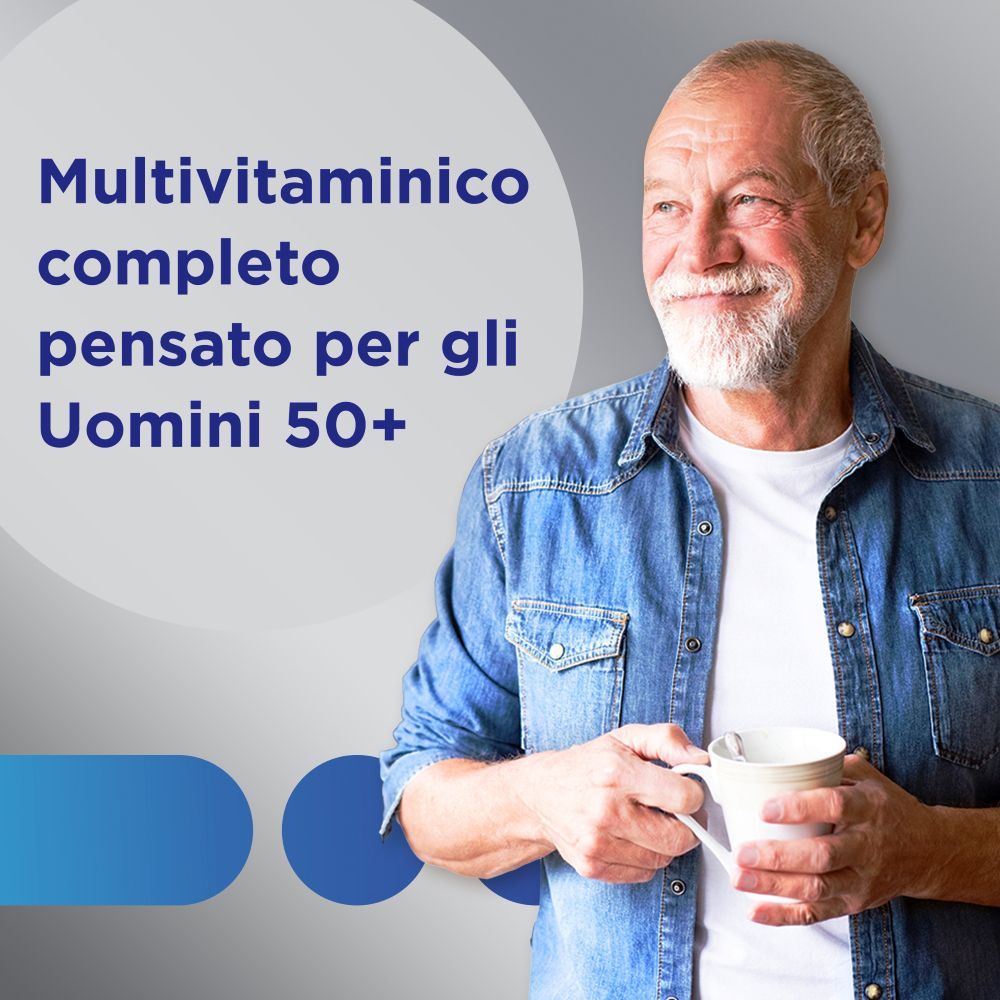 Ein Mann mit Bart hält eine Tasse. Text: Multivitaminico completo pensato per gli Uomini 50+.