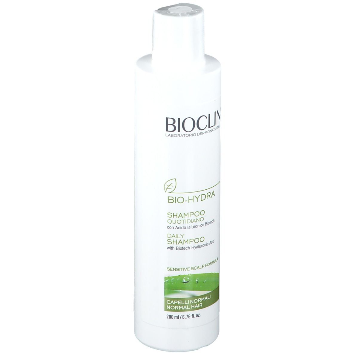 Flacon de shampooing blanc avec logo BIOCLIN et étiquette BIO-HYDRA. Texte : Shampooing quotidien, Daily Shampoo, Capelli normali.
