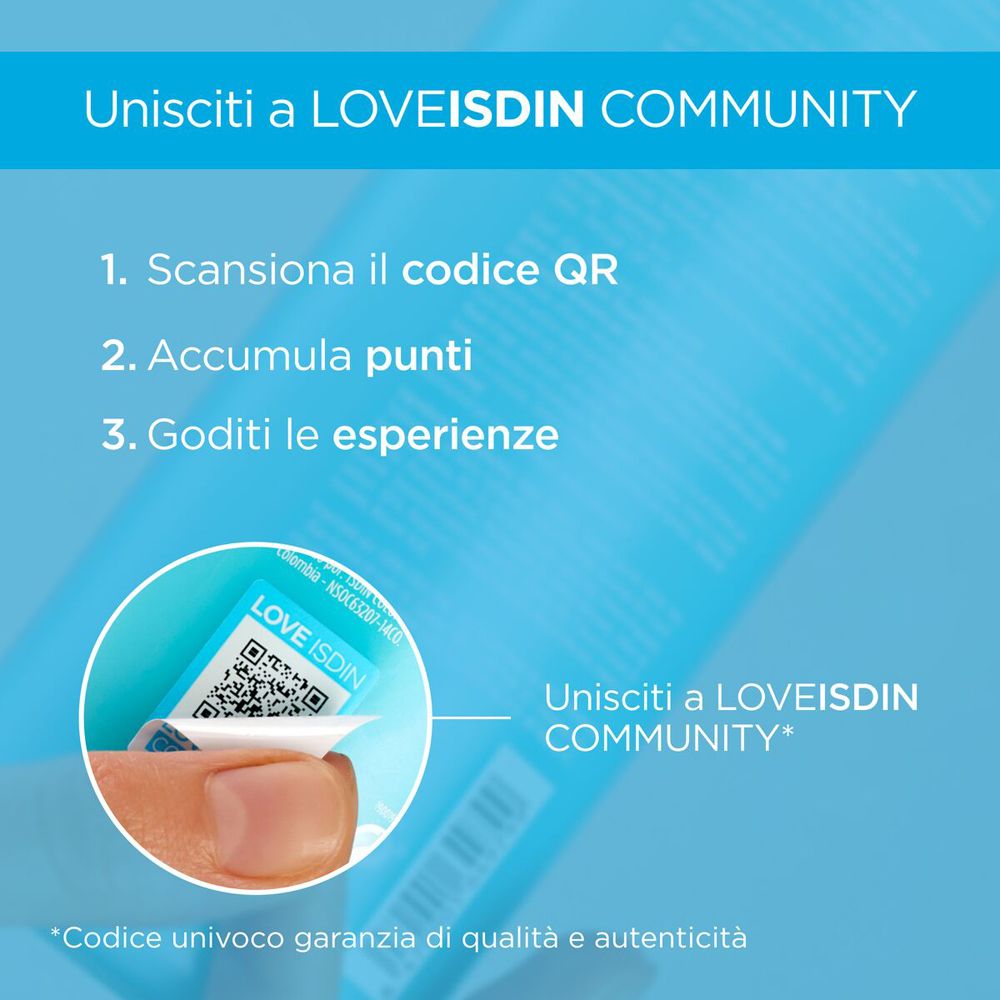 Main tenant un code QR. Texte : Unisciti a LOVEISDIN COMMUNITY. Code garantissant la qualité.