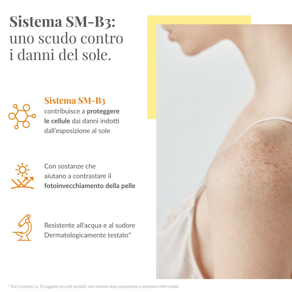 SM-B3-System: Schutz vor Sonnenschäden. Text und Icons. Frau mit Sommersprossen.