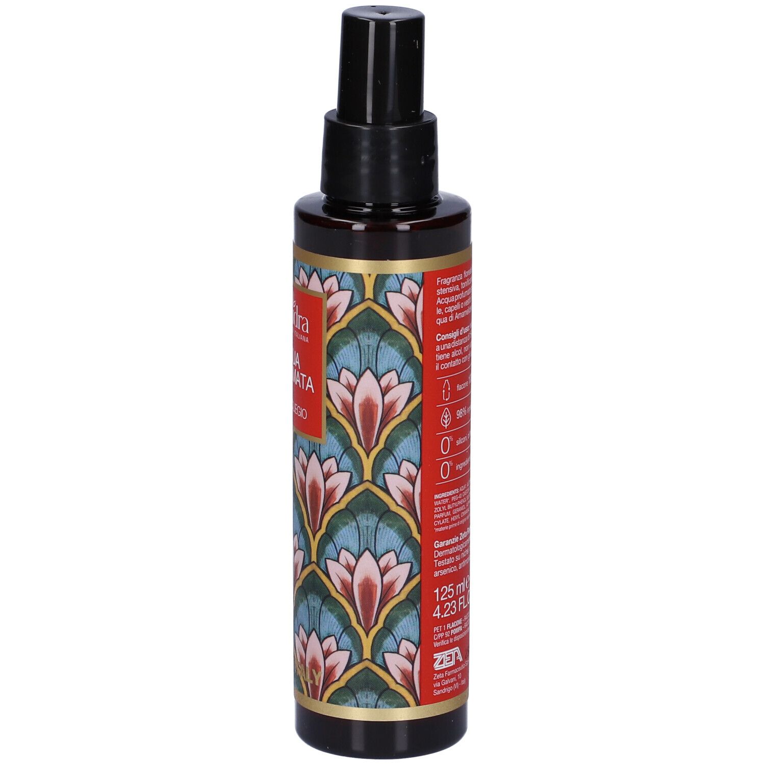 Flacon brun avec vaporisateur noir. Étiquette avec motif floral et texte: Acqua Profumata, Fiori di Ciliegio. 125 ml.