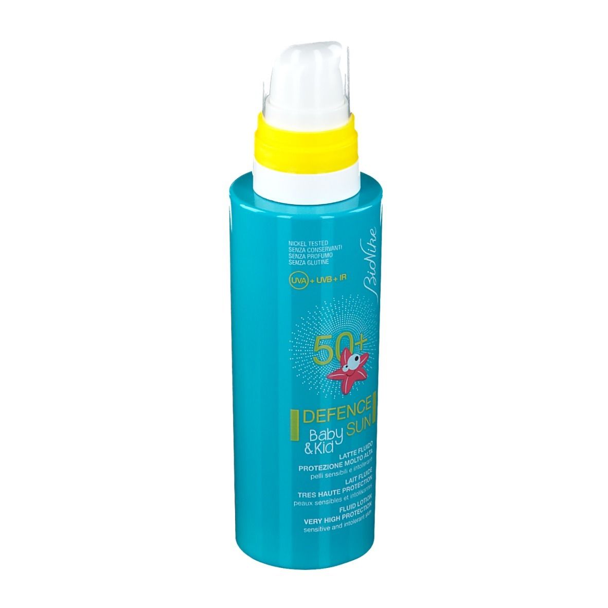 Flacon turquoise avec pompe blanche et anneau jaune. Inscription : Bionike, Defence Sun Baby&Kid, SPF 50+.