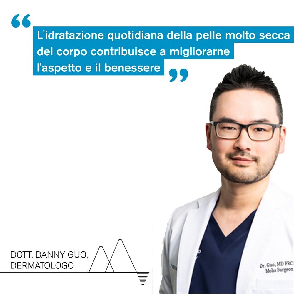 Portrait d'un homme avec des lunettes. Citation : L'idratazione quotidiana della pelle molto secca del corpo contribuisce a migliorarne l'aspetto.