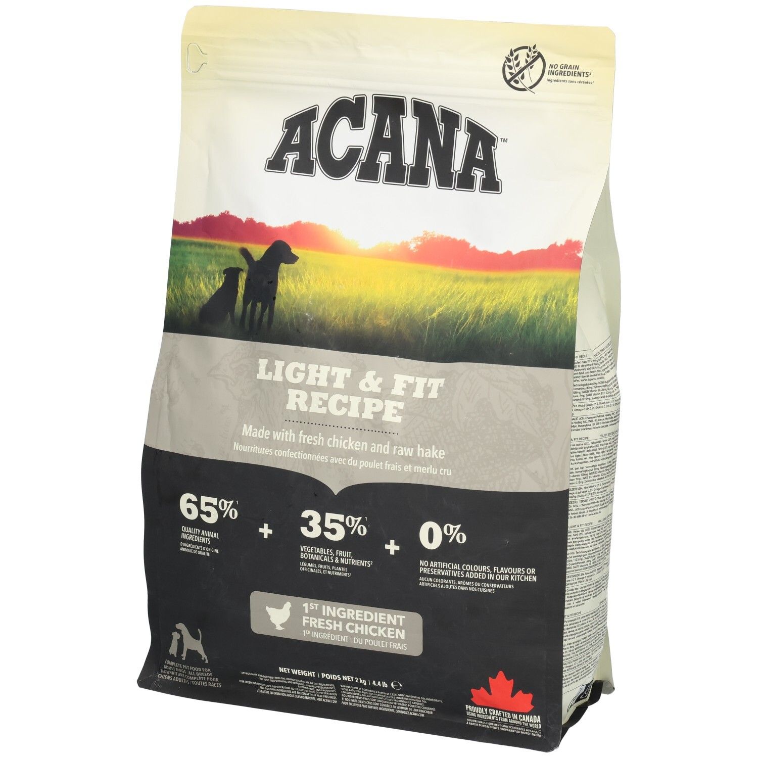 Beutel mit Hundefutter. Marke ACANA, Aufschrift LIGHT & FIT. Enthält 65% tierische Zutaten, 35% Gemüse, Obst und 0% künstliche Aromen.