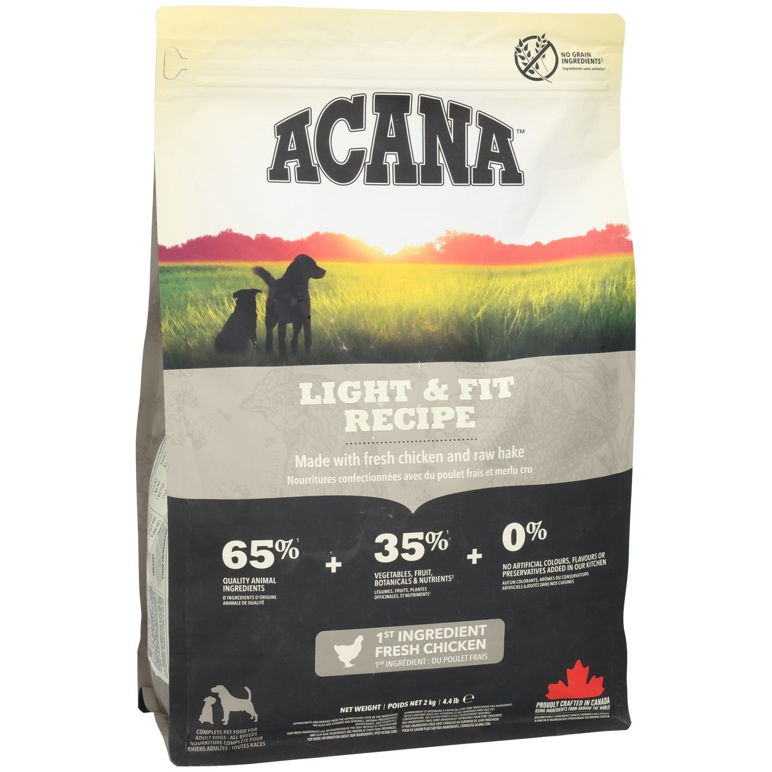 Beutel mit Hundefutter. Marke ACANA, Aufschrift LIGHT & FIT. Enthält 65% tierische Zutaten, 35% Gemüse, Obst und 0% künstliche Aromen.