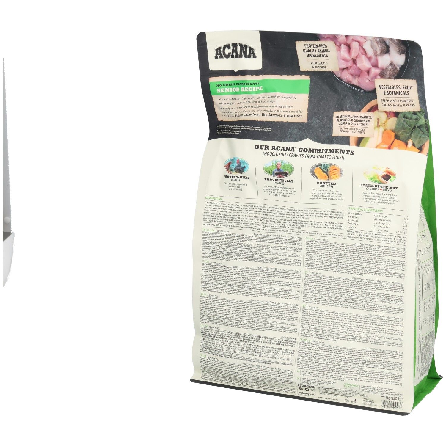 Rückseite des ACANA Senior Recipe Hundefutterbeutels. Text und Abbildungen von Zutaten und Inhaltsstoffen. Grün-weißes Design.