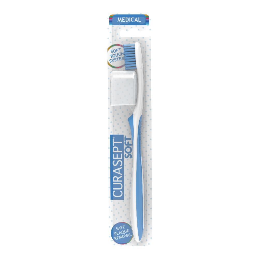 Brosse à dents CURASEPT® Daycare soft, bleue et blanche, avec capuchon. Emballage avec nom du produit et 'Safe Plaque Removal'.