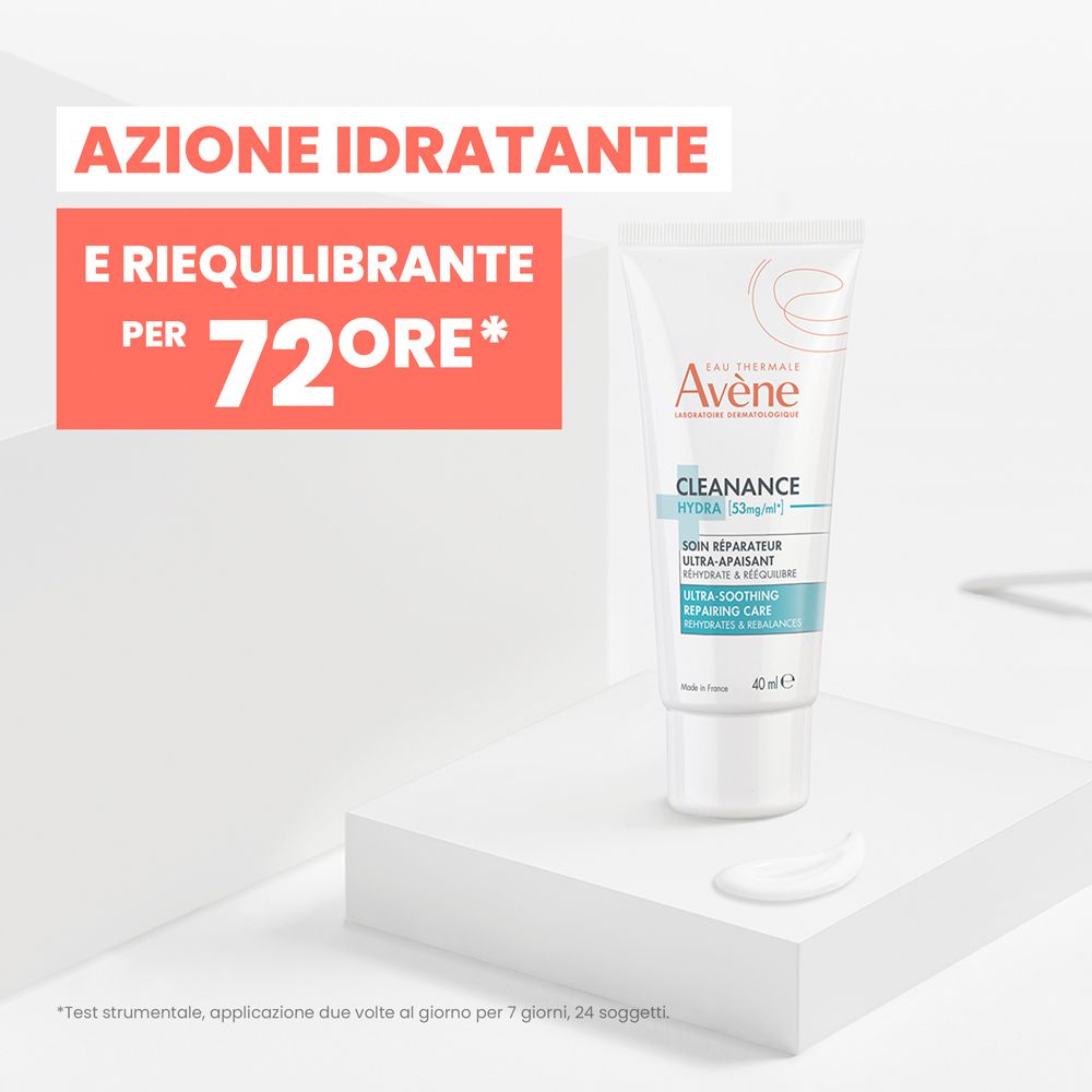 Tube Avène Cleanance Hydra sur un socle blanc avec échantillon de produit.