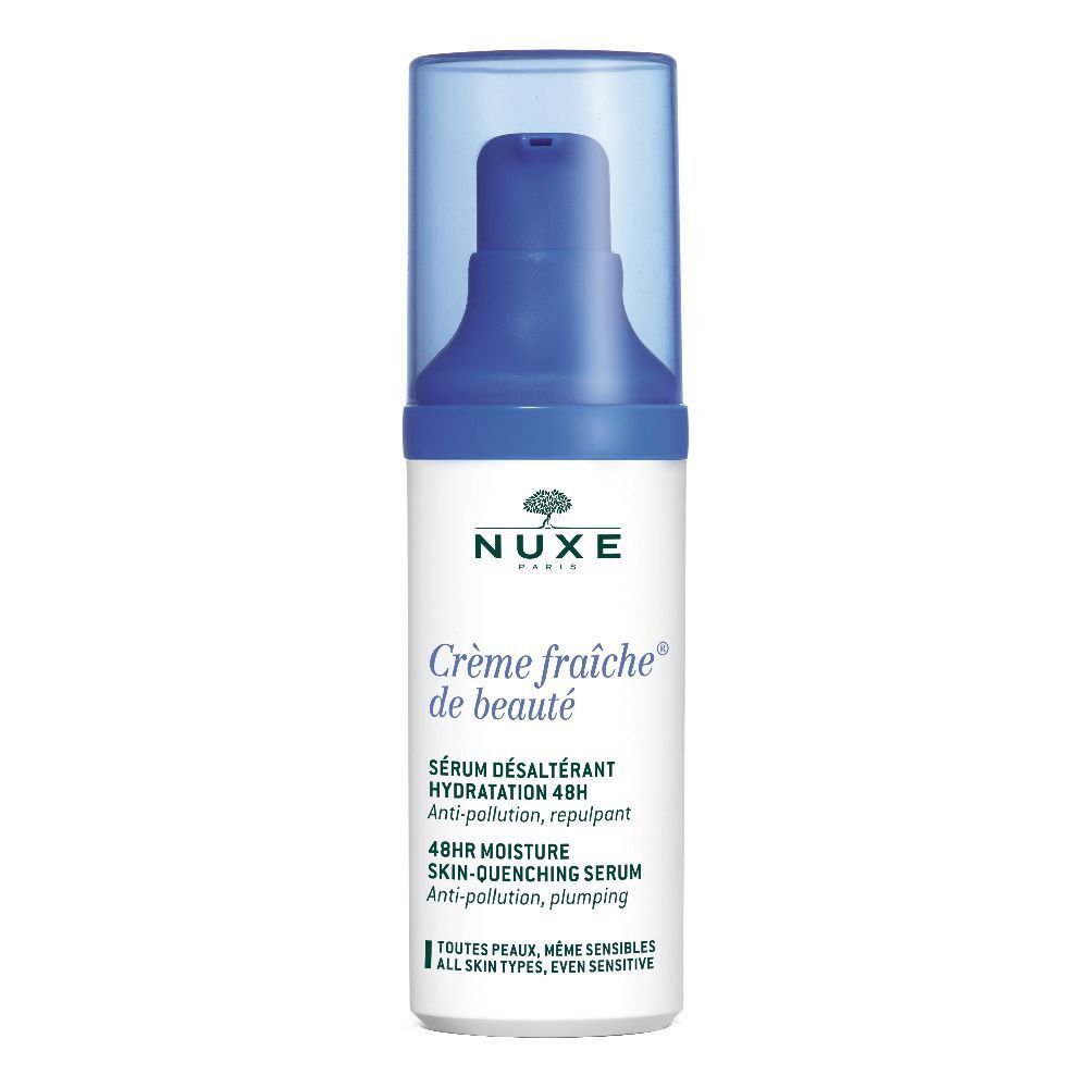Serumflasche mit blauem Pumpkopf. Aufschrift: Nuxe Crème fraîche de beauté. Text: Sérum désaltérant, Hydratation 48H.