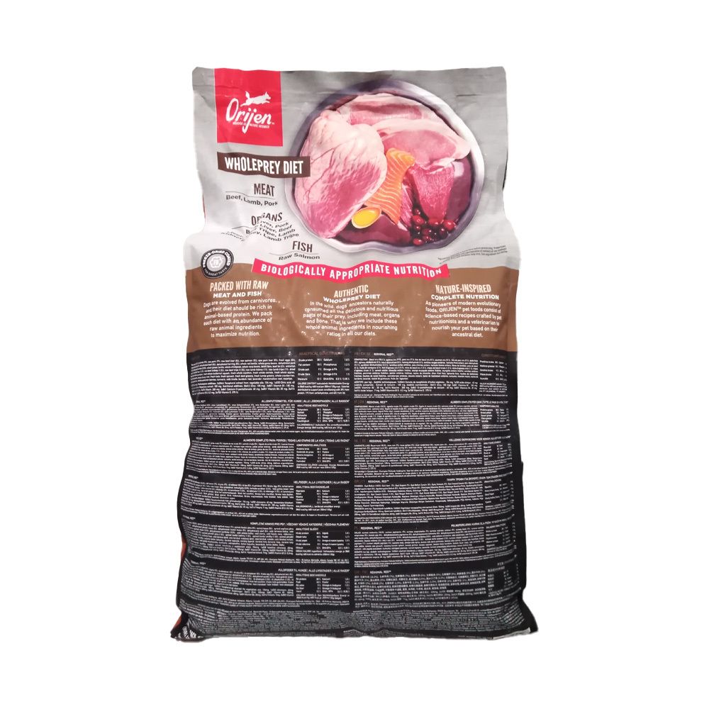 Rückseite des Orijen Regional Red Hundefutter-Beutels. Enthält Informationen über die Wholeprey-Diät und Nährwertangaben.