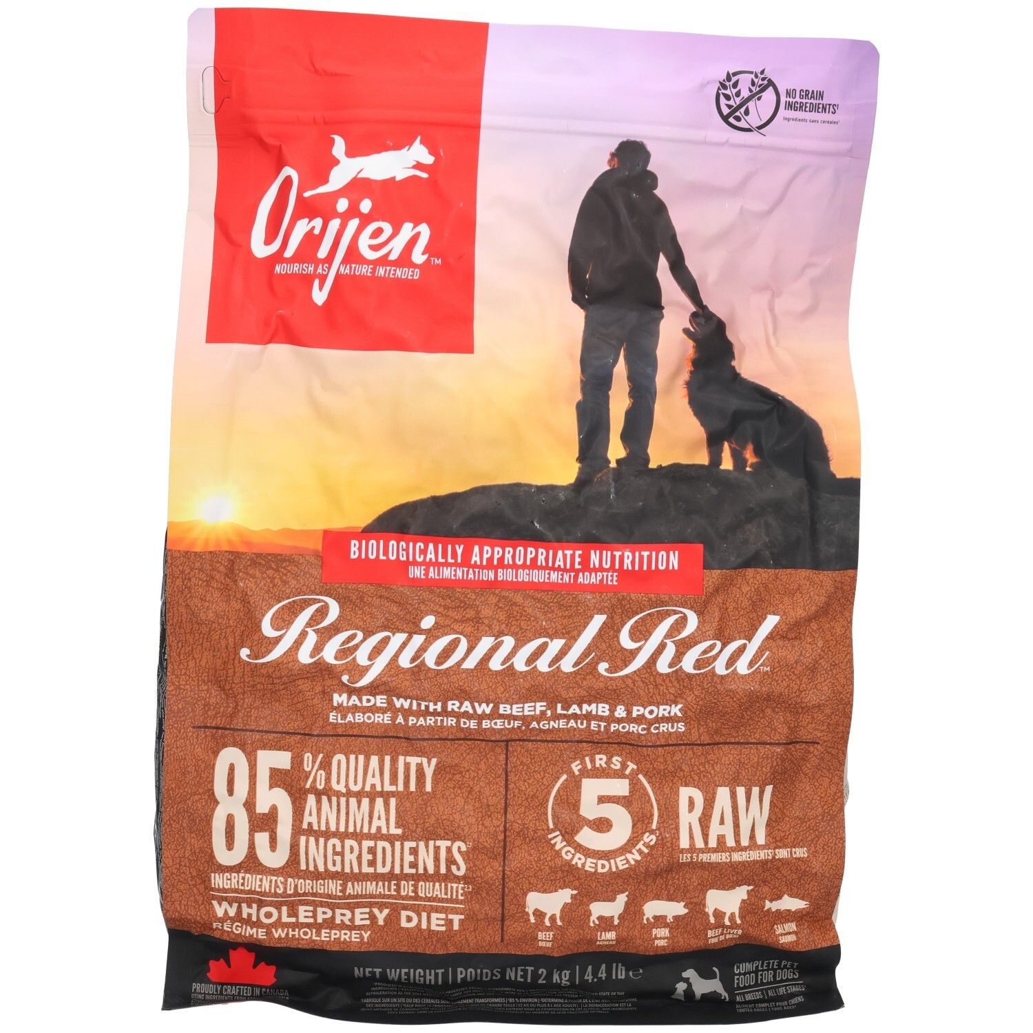 Beutel mit ORIJEN DOG REGIONAL RED. Aufschrift "Regional Red", 85% tierische Zutaten. Abbildung von Mann und Hund.