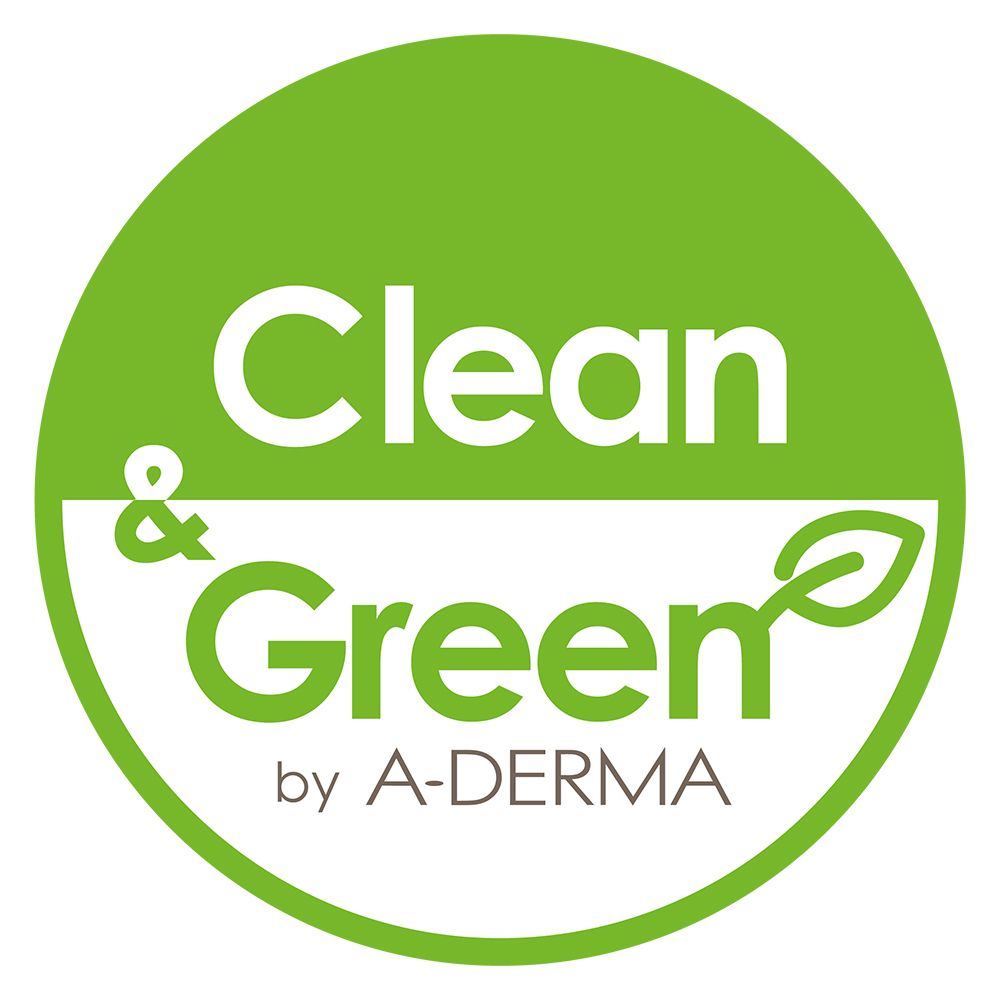 Logo rond vert avec texte : Clean & Green, by A-DERMA. Fond blanc.