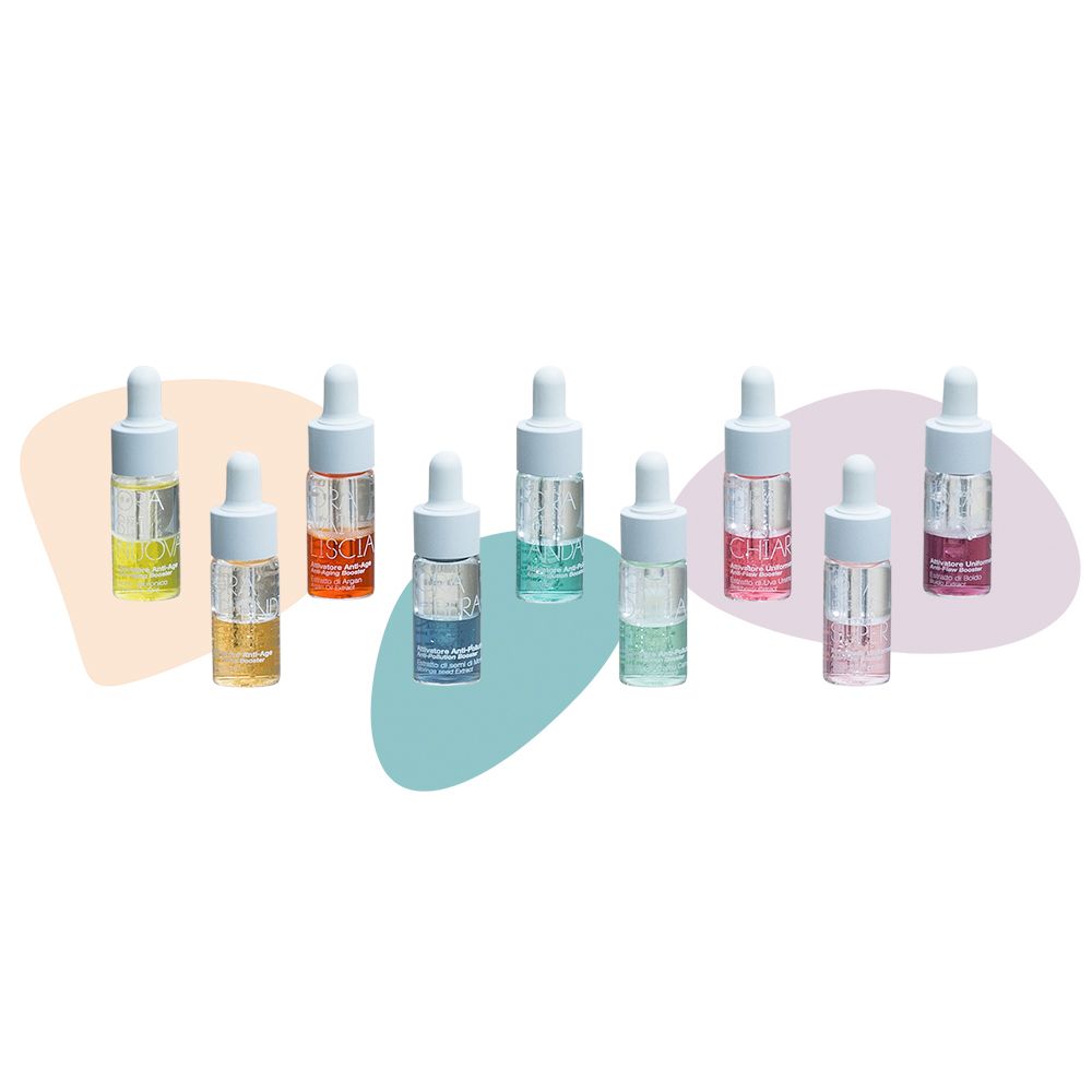 Huit petites bouteilles avec pipettes. Différentes couleurs et liquides. Étiquetage : Siero Concentrato, Crema Giorno, Crema Notte.