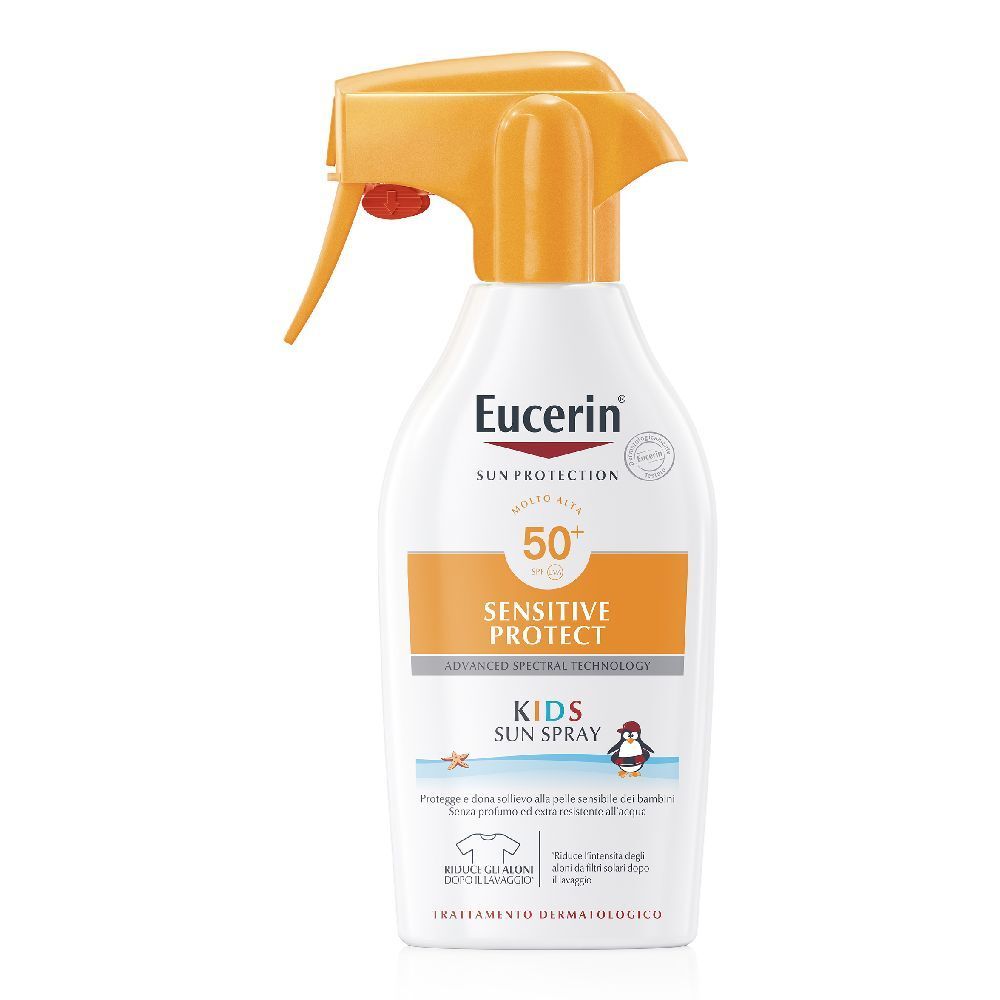 Flacon blanc avec vaporisateur orange. Inscription : Eucerin, Sun Protection, Sensitive Protect, Kids Sun Spray, SPF 50+.