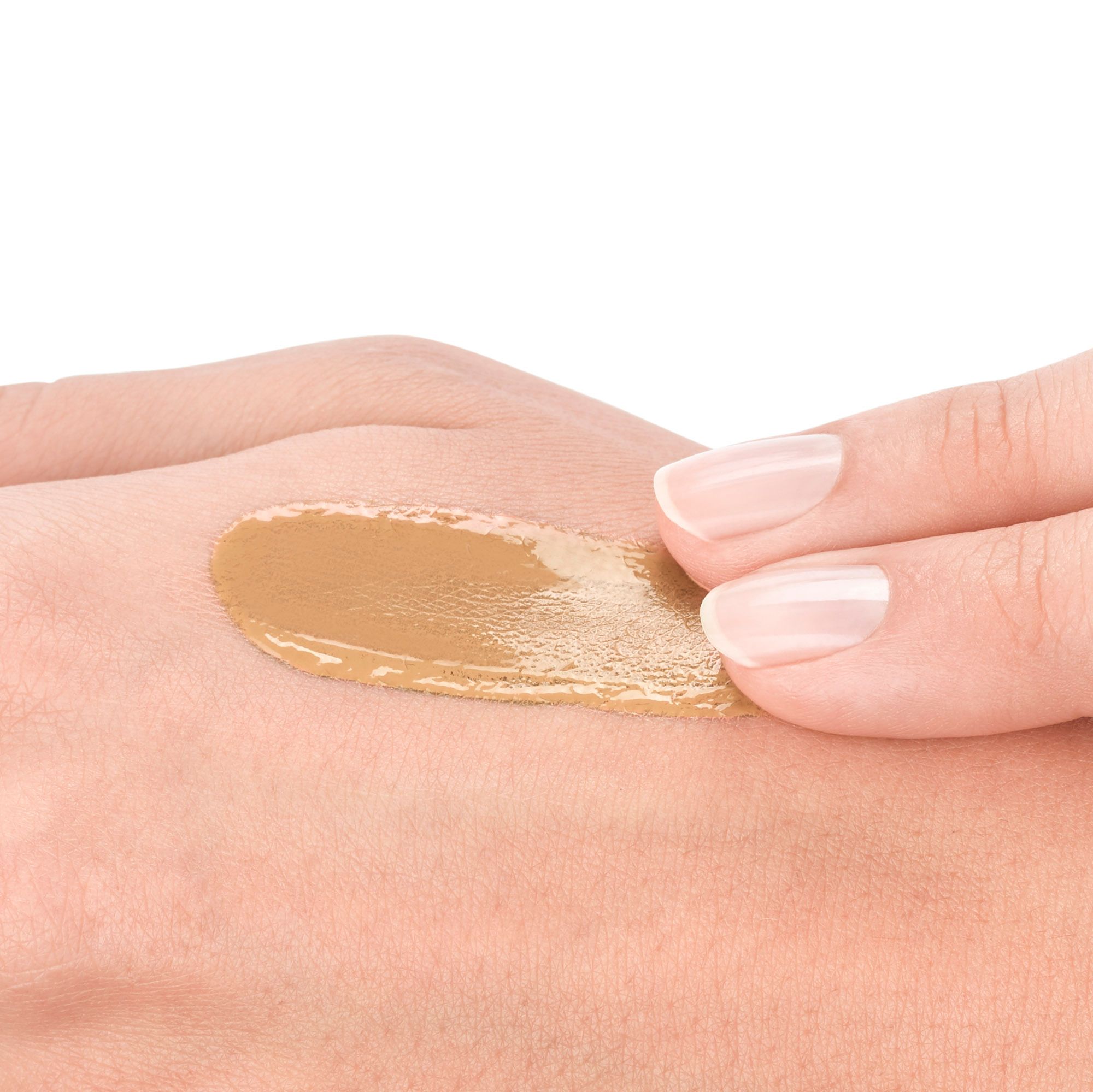 Main avec trace de fond de teint. Peau claire, fond de teint beige. Aucune indication de produit visible.