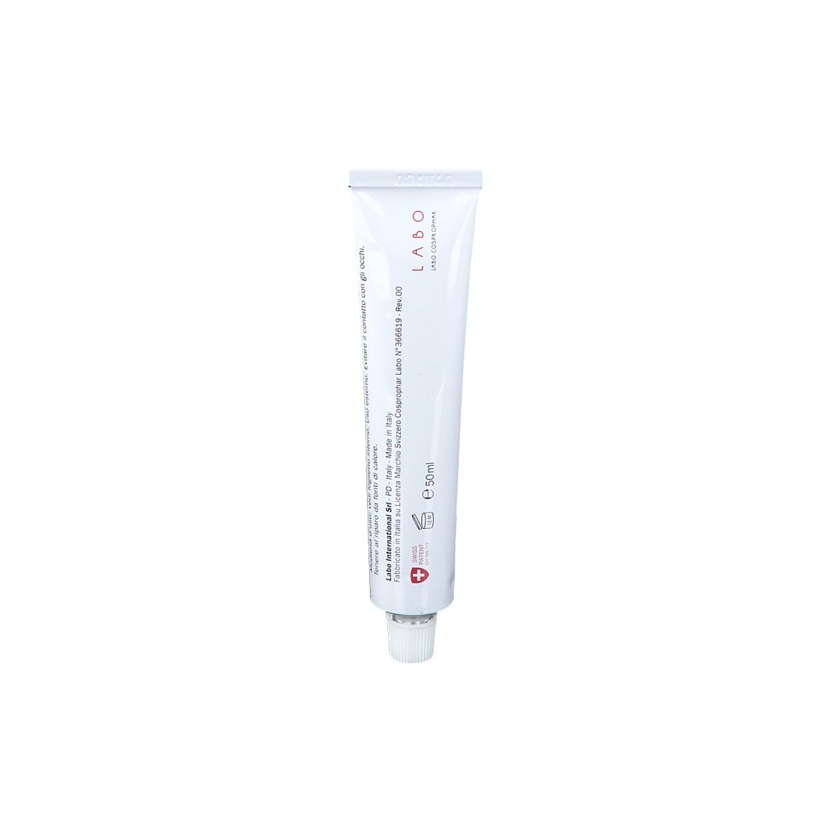 Tube de crème blanc avec texte rouge. Inscription : LABO. Croix suisse. Détails et ingrédients imprimés.