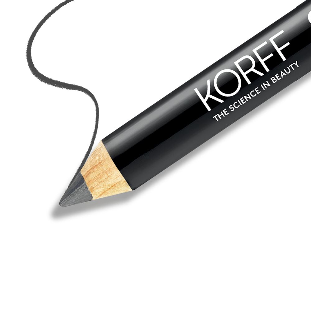 Nahaufnahme der grauen Mine eines Augenstifts. Marke: KORFF. Text: The Science in Beauty.