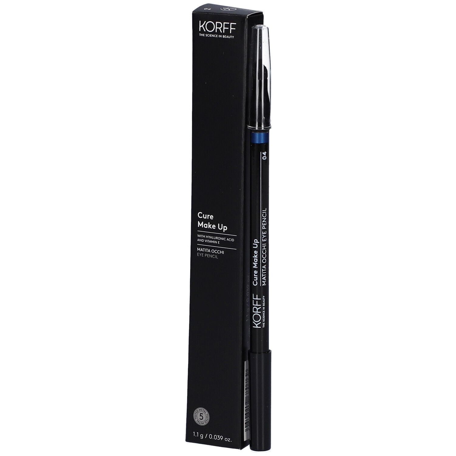 Kajalstift und Verpackung. Schwarze Verpackung mit Produktinformationen. Marke KORFF, Produktname Cure Make Up.