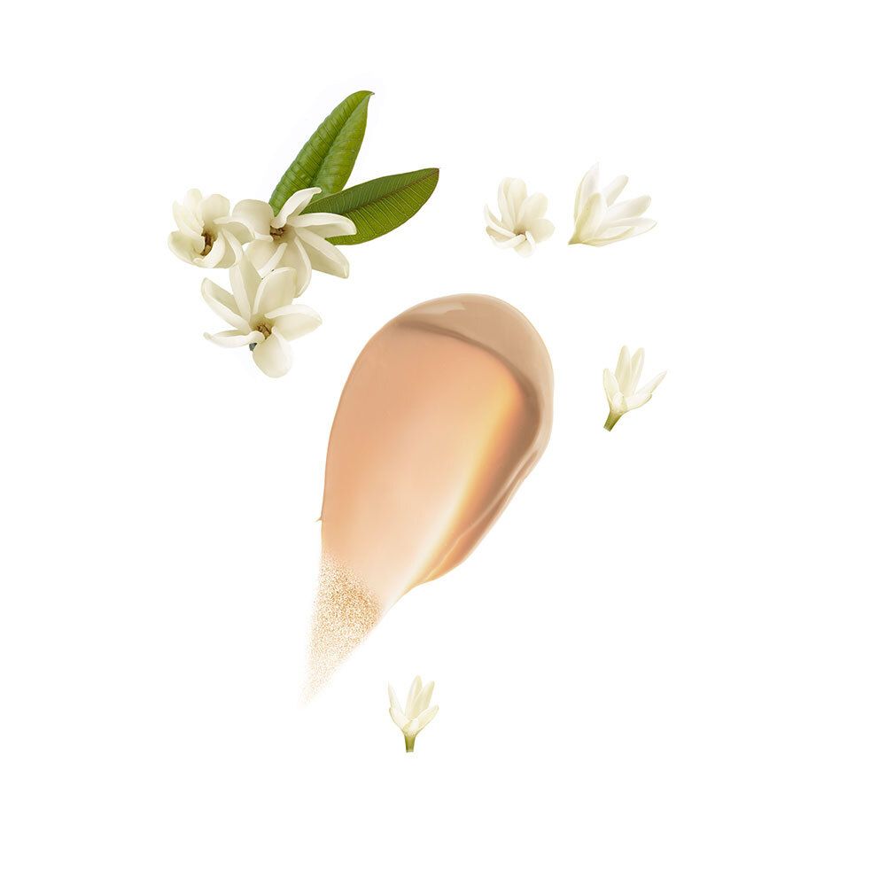 Échantillon de crème clair avec fleurs et feuilles. Test de produit de couleur beige clair. Pétales blancs.