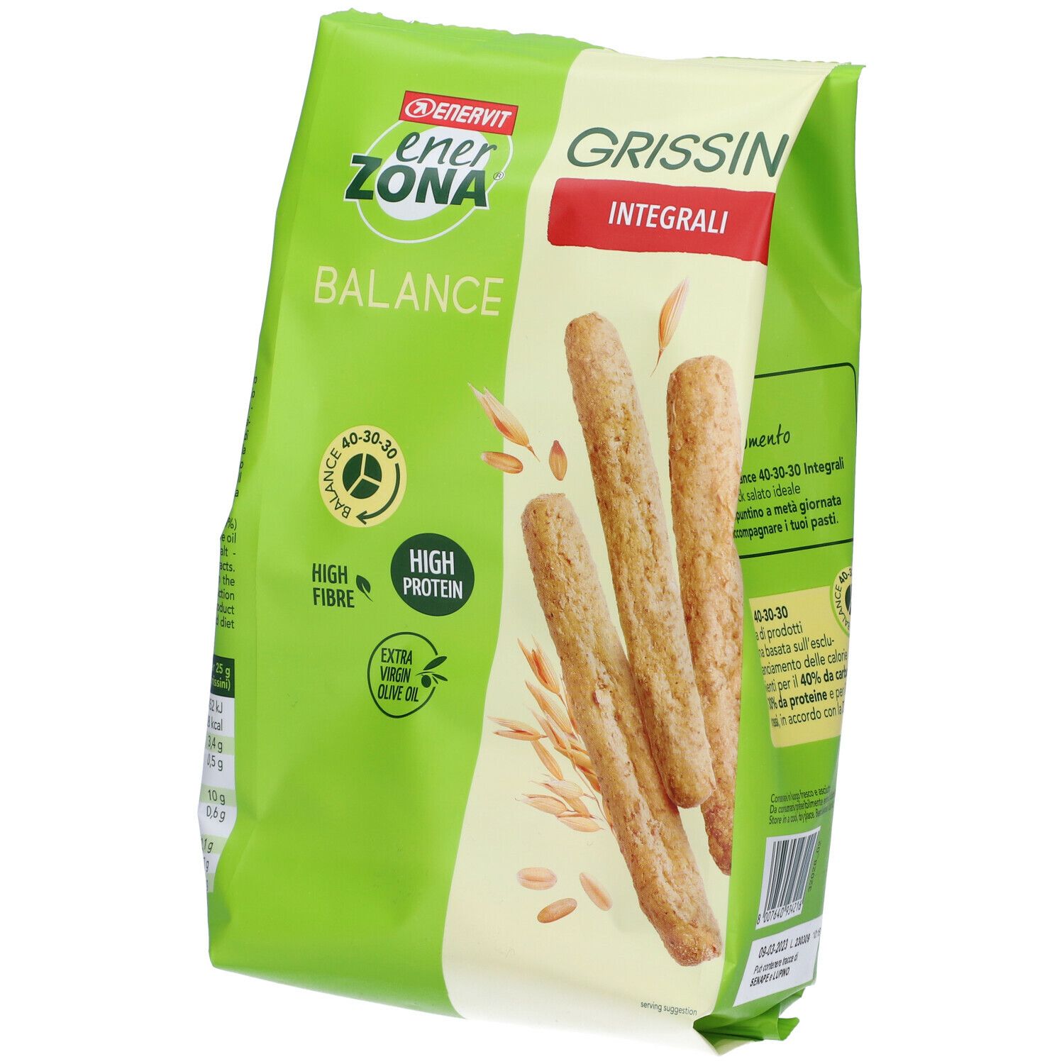 Schräg gestellte Verpackung von ENERVIT EnerZona Vollkornbrotstangen. 'GRISSINI INTEGRALI' und Produktabbildung. Grün-weißes Design.