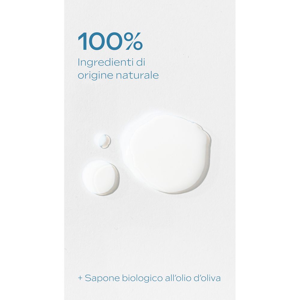 Weiße Oberfläche mit Tropfen. Text: „100% Ingredienti di origine naturale + Sapone biologico all'olio d'oliva“.