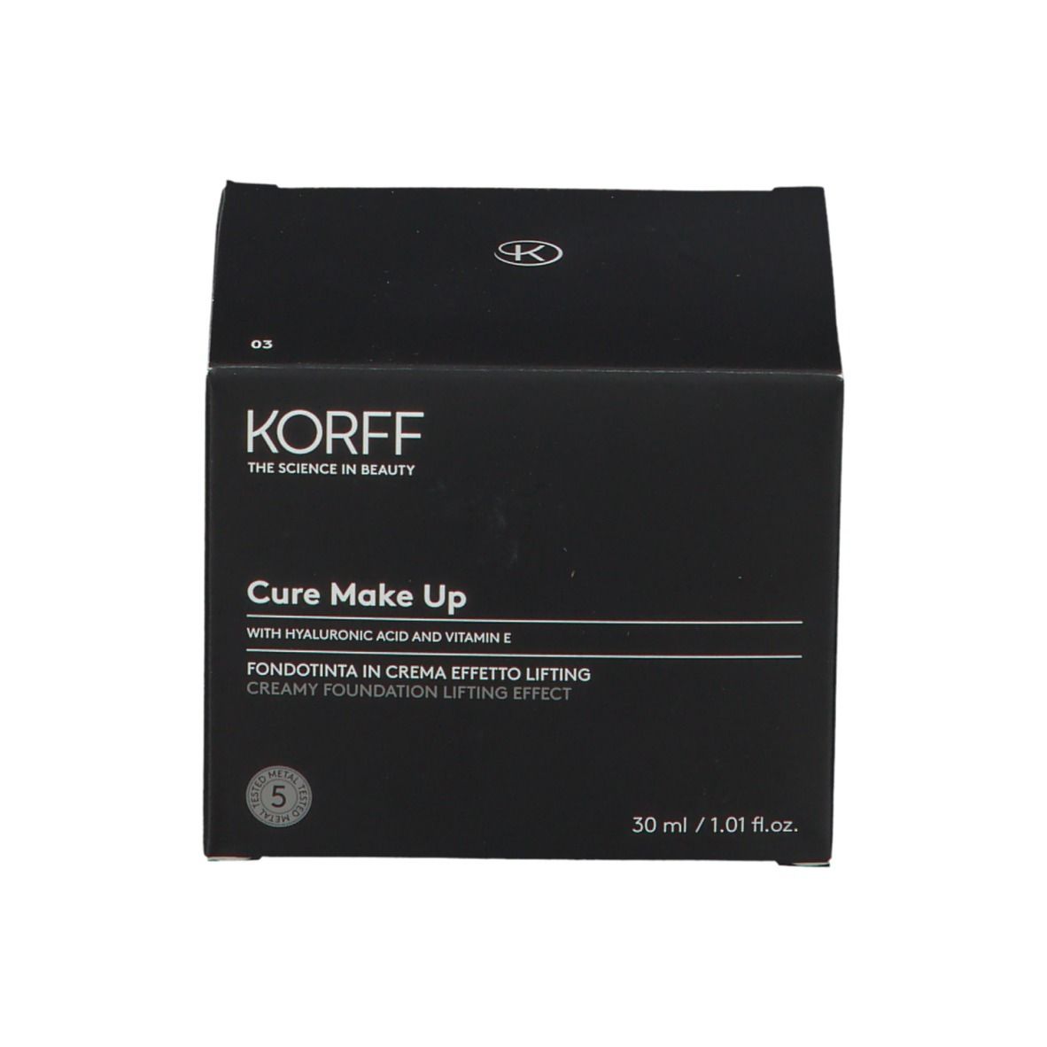 Boîte noire avec KORFF Cure Make Up. Nom du produit, logo et informations sur le contenu. 30 ml.