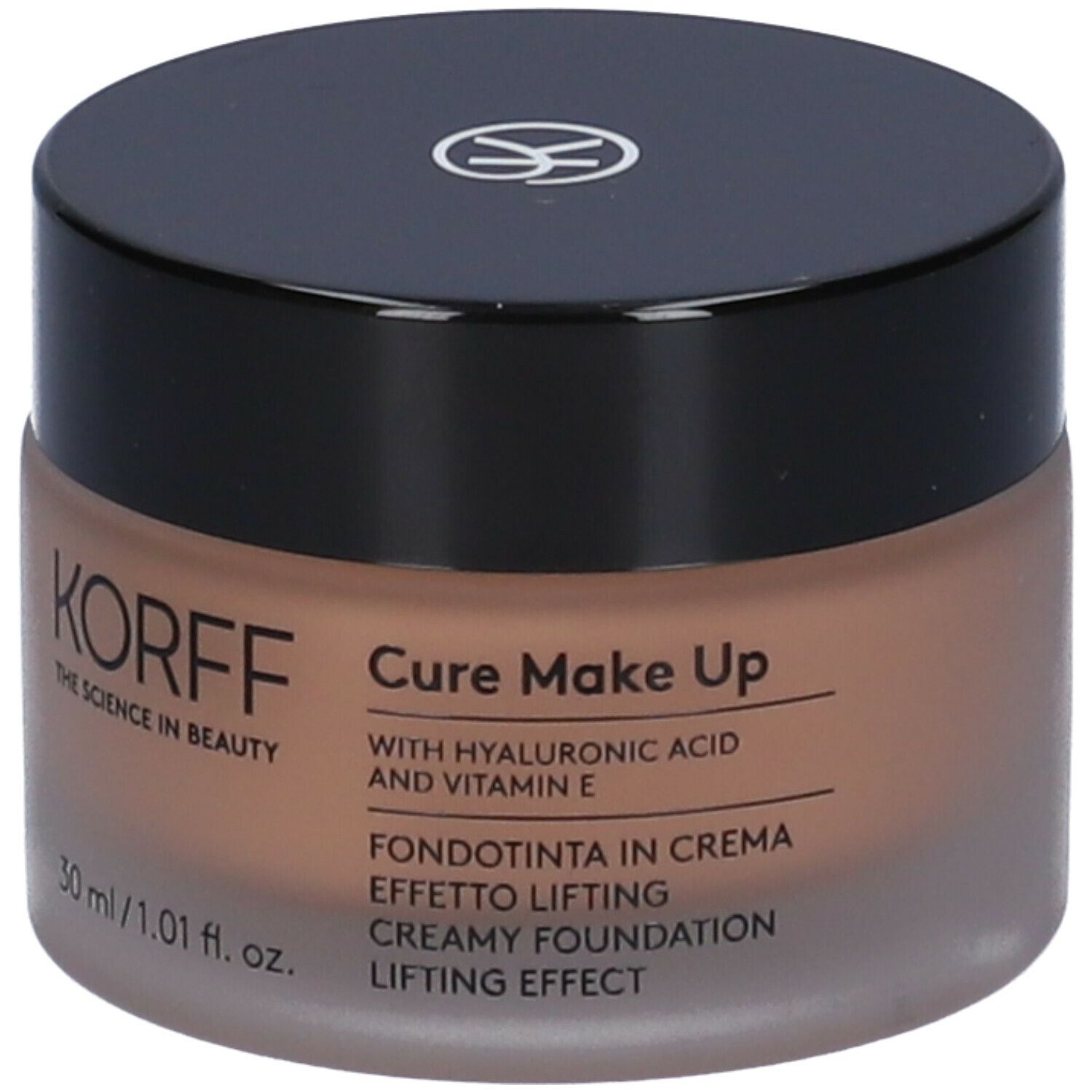 KORFF Cure Make Up Straffende Grundierung 06. Crème brune dans un pot en verre avec un couvercle noir. Contient de l'acide hyaluronique et de la vitamine E.