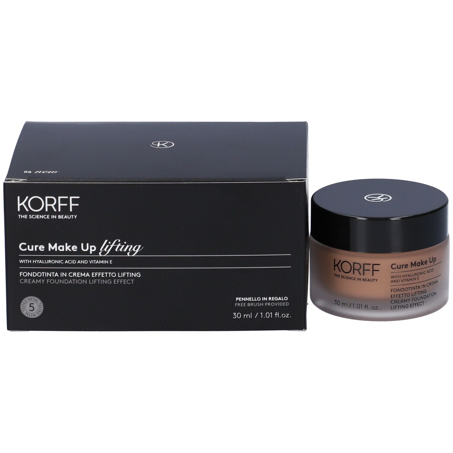 KORFF Cure Make Up Straffende Grundierung 06. Emballage du produit avec pot et boîte. Boîte noire avec nom et logo du produit.