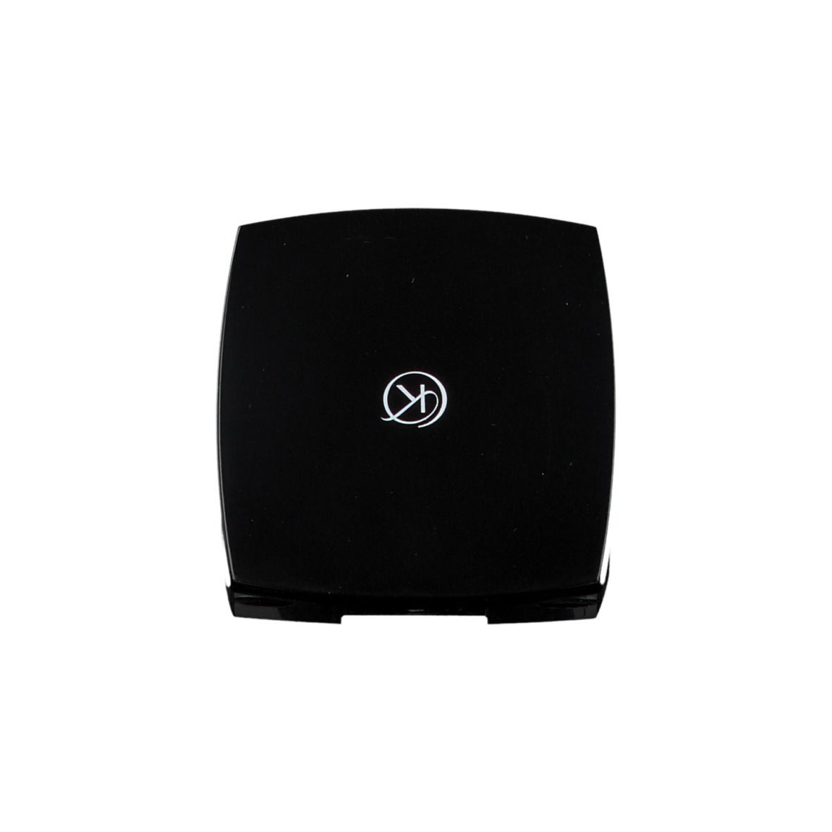 Schwarze Kompaktpuder-Dose, Deckel geschlossen. Logo auf dem Deckel. Quadratische Form.