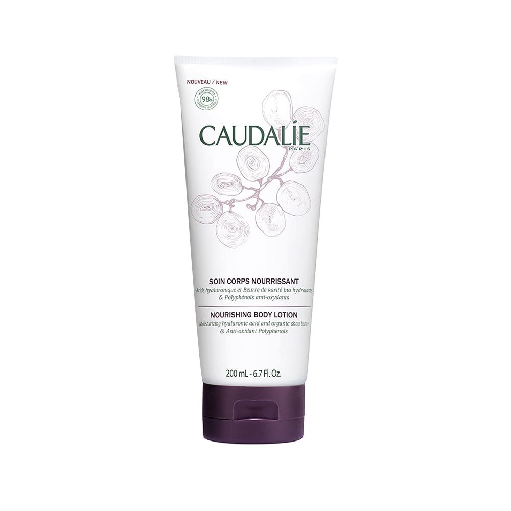 Weiße Tube mit lila Verschluss. Aufschrift CAUDALÍE PARIS, SOIN CORPS NOURRISSANT und NOURISHING BODY LOTION. 200ml.