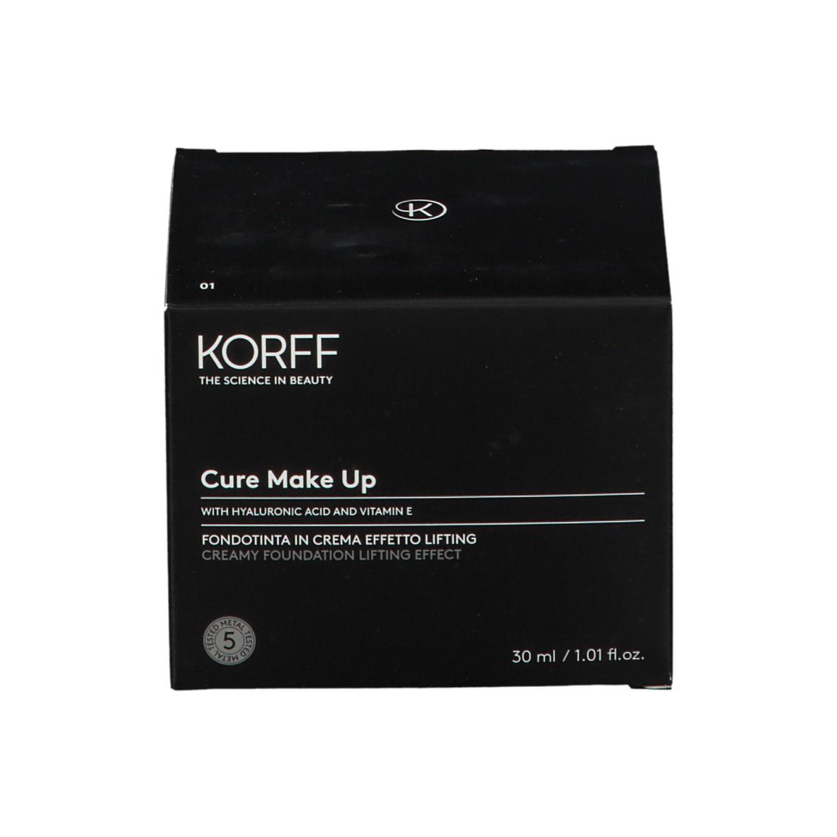 Schwarze Verpackung mit Aufschrift: KORFF, Cure Make Up. Enthält Creme-Foundation.