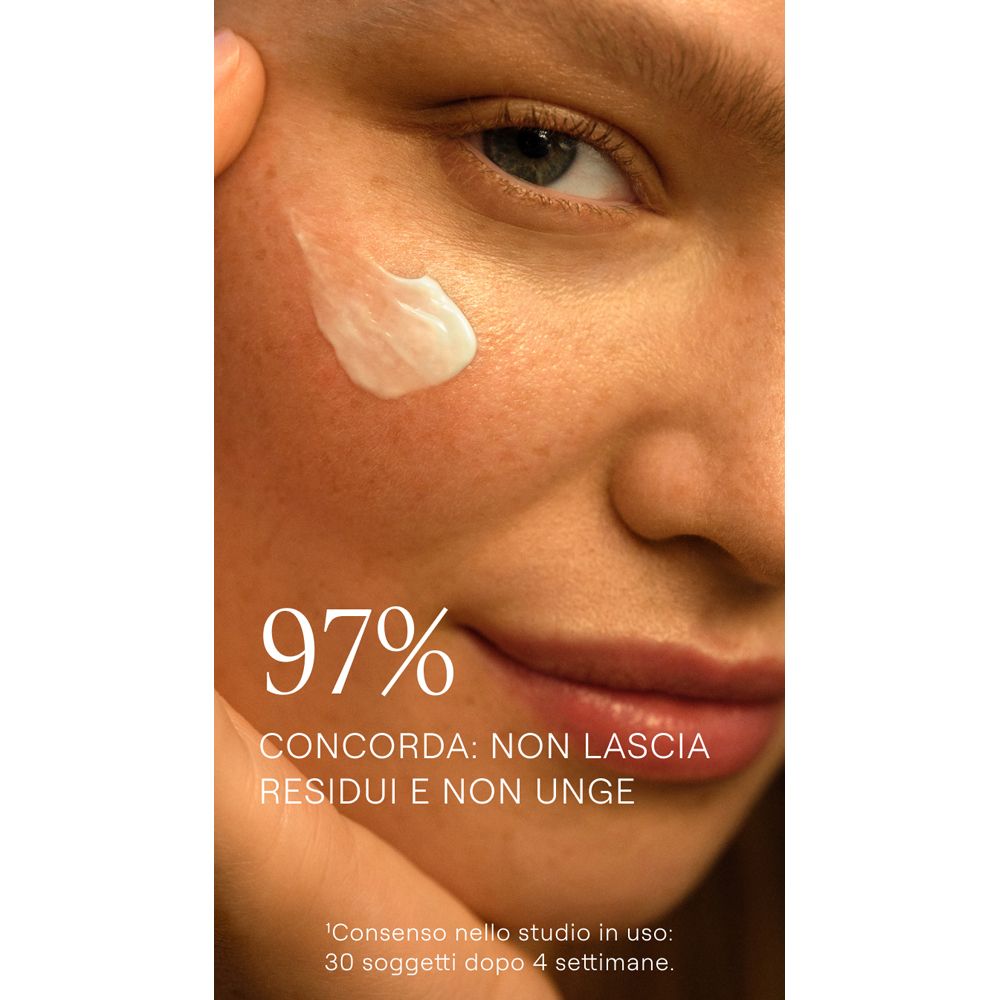 Gros plan sur une femme. Texte : 97% sont d'accord : ne laisse pas de résidus et ne graisse pas.