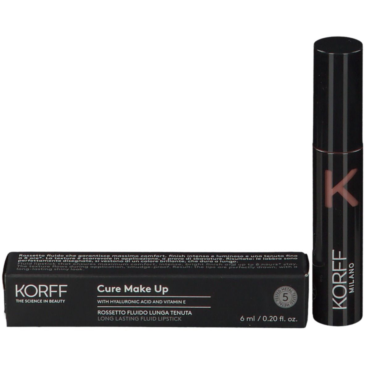 Lippenstift und Verpackung. Schwarze Verpackung mit Produktinformationen und KORFF-Logo.