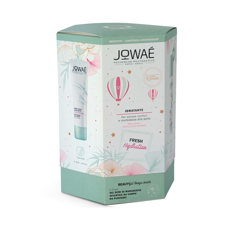 Emballage hexagonal avec image du produit. Inscription : JOWAE. Texte : Fresh Hydration. Illustrations : ballons, fleurs.