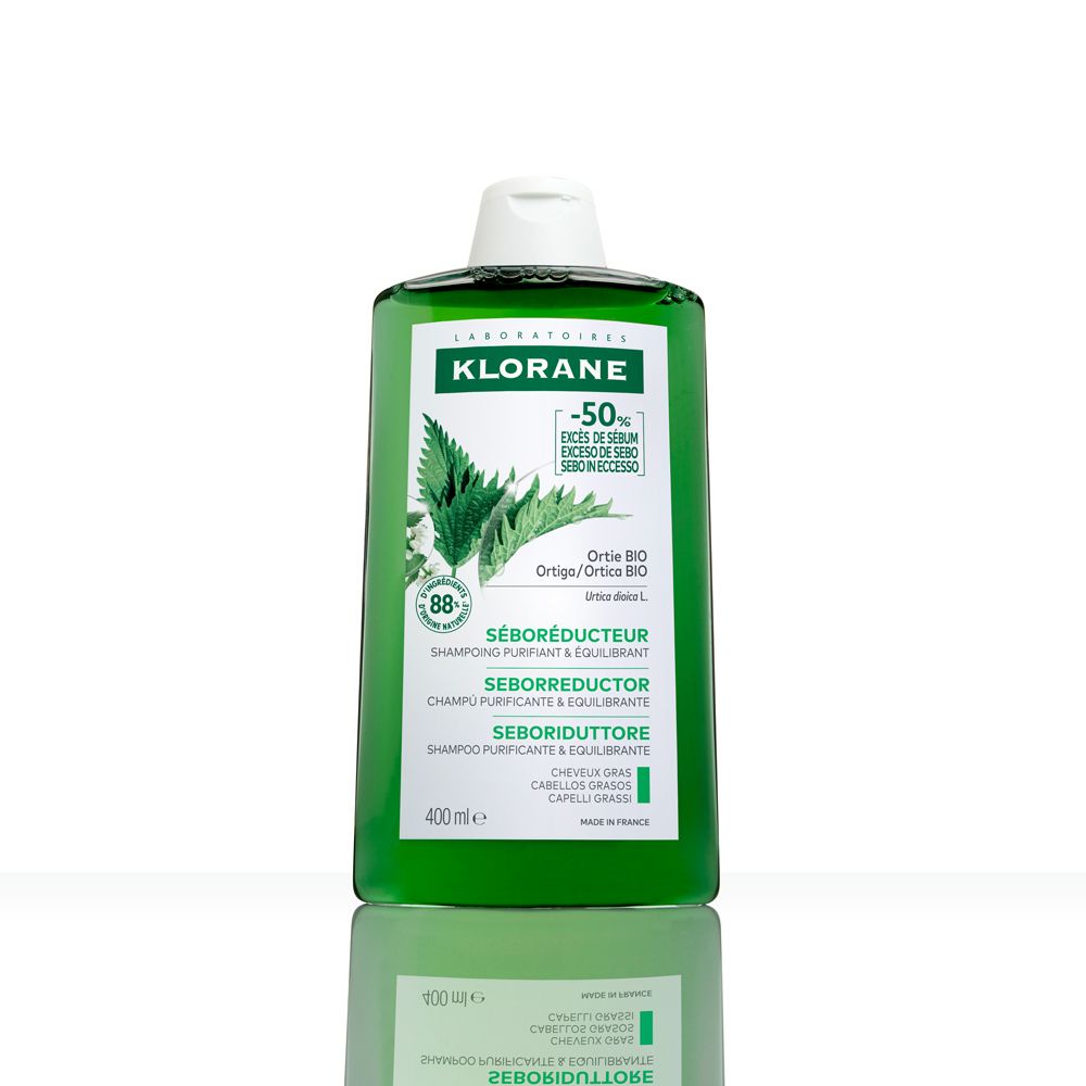 Flacon de shampooing KLORANE vert avec logo ortie. 400 ml. Sur fond blanc.