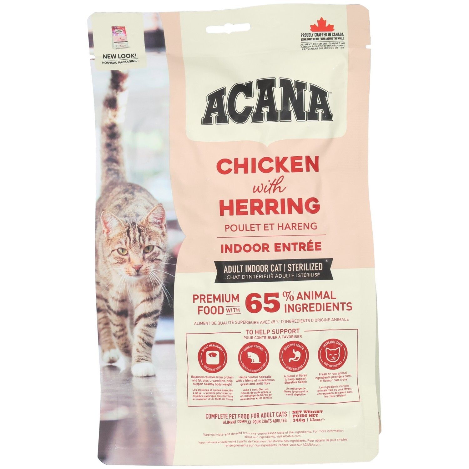 Beutel mit Katzenfutter. Aufschrift ACANA, Chicken with Herring. Abbildung einer Katze. 65% tierische Zutaten.