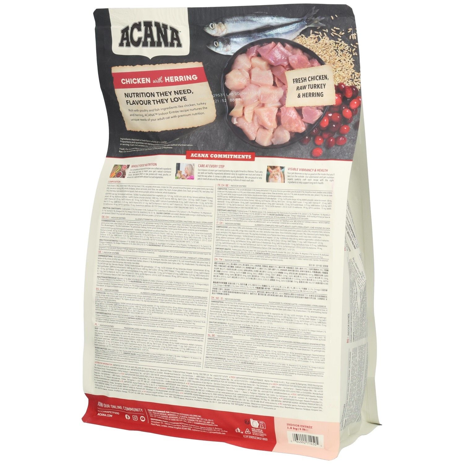 Rückseite einer Tüte Katzenfutter. Aufschrift: ACANA, Chicken with Herring. Abbildungen von Zutaten. Text in mehreren Sprachen.
