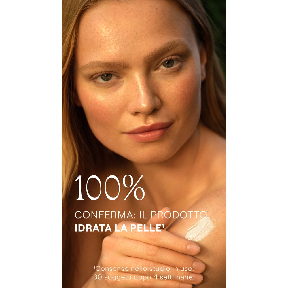 Gros plan sur la peau. Texte : 100% confirment : le produit hydrate la peau.