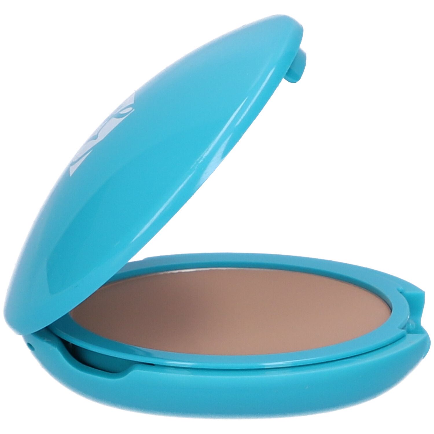 Étui de fond de teint compact bleu clair, ouvert. Couleur du maquillage visible. Couvercle légèrement ouvert.