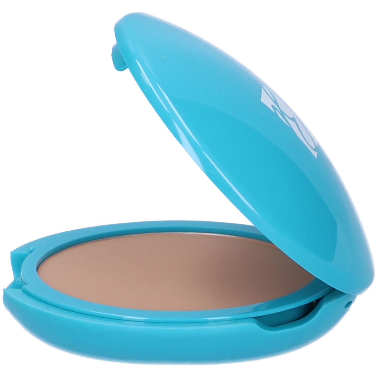 Étui de fond de teint compact bleu clair, ouvert. Couleur du maquillage visible. Couvercle légèrement ouvert.