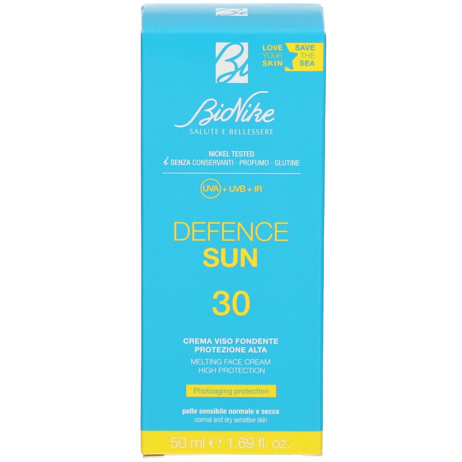 Boîte bleu turquoise de crème solaire. Inscription: Defence Sun 30, Creme Viso Fondente, Nickel Tested, UVA+UVB+IR.