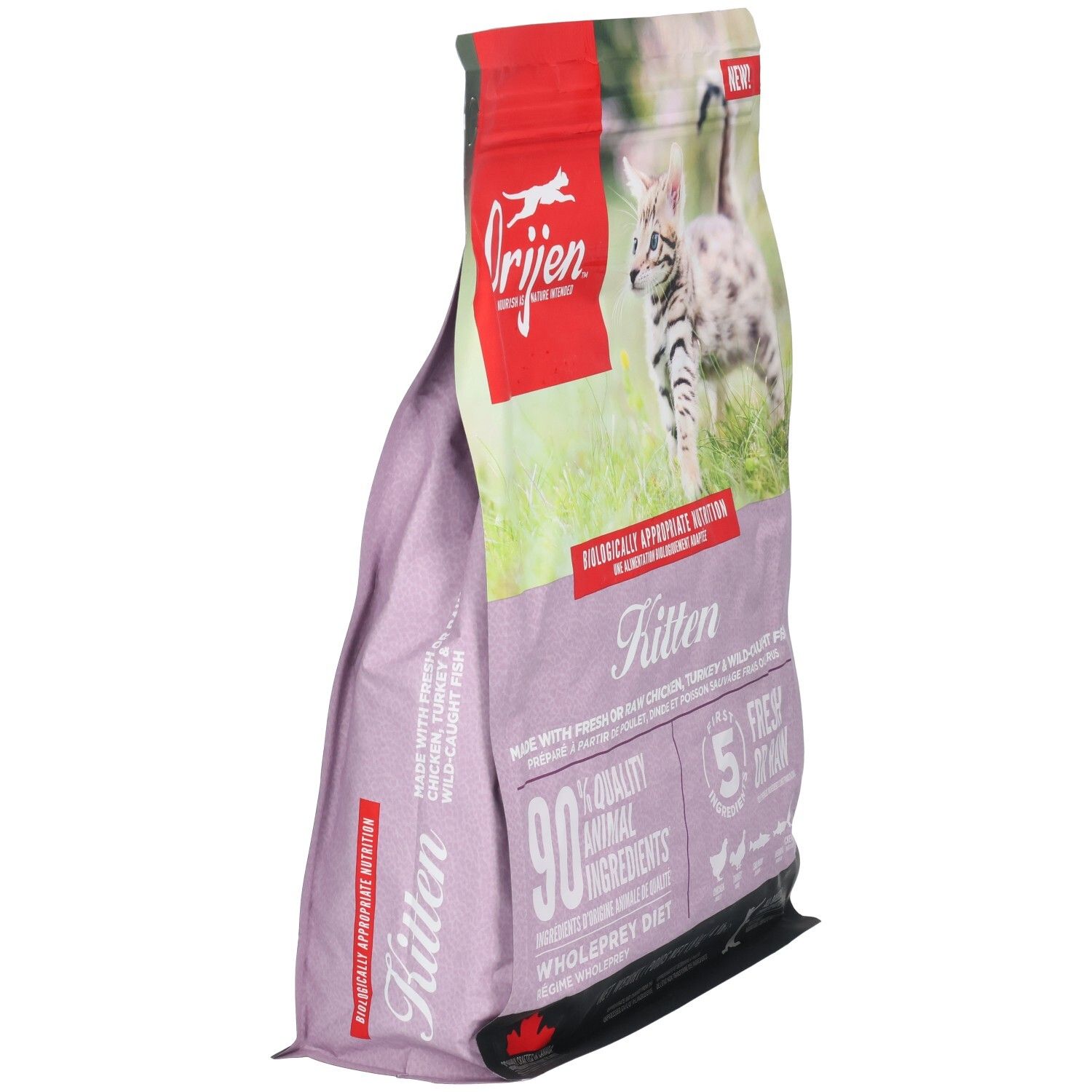 Verpackung Katzenfutter, schräg von der Seite. Roter Bereich mit Logo. Kitten-Produkt. Aufdruck mit 90% tierischen Zutaten und Bild eines Kätzchens.